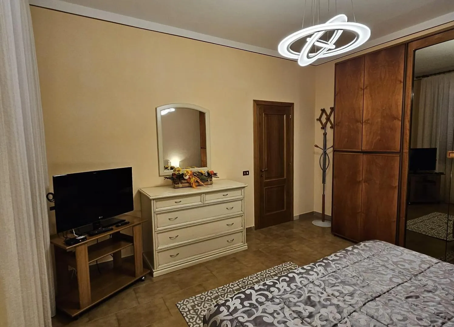 Casa Luciana - Comfort A Lucca Con Parcheggio アパート